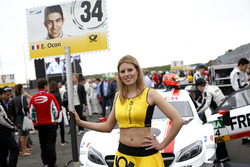 Gridgirl von Esteban Ocon, Mercedes-AMG Team ART, Mercedes-AMG C 63 DTM DTM