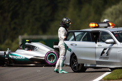 Ніко Росберг, Mercedes AMG F1 W07 Hybrid після аварії в другій практиці