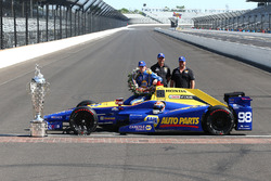 Ganador de la carrera Alexander Rossi, Herta - Andretti Autosport Honda