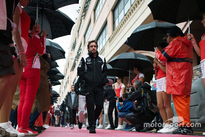 Fernando Alonso, McLaren en el desfile de pilotos