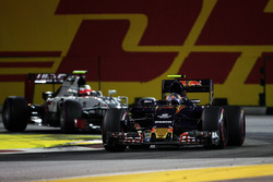 Carlos Sainz Jr, Scuderia Toro Rosso STR11