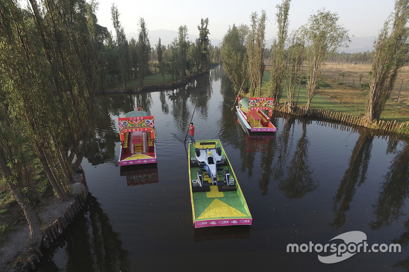 Show Car de Formula E a bordo de una trajinera en Xochimilco