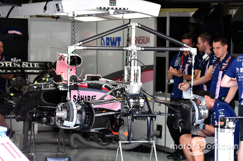 Sahara Force India VJM10 dans le garage