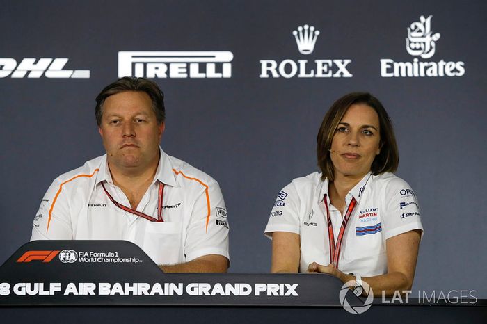Zak Brown, director ejecutivo de McLaren y Claire Williams, directora adjunta del equipo de Williams en la conferencia de prensa