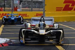  Andre Lotterer, Techeetah, leadNicolas Prost, Renault e.Dams