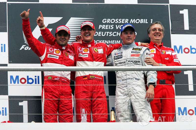 Podium: Felipe Massa, Ferrari, tweede; Michael Schumacher, Ferrari, winnaar; Kimi Raikkonen, McLaren