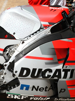 Jorge Lorenzo, Ducati Team, fuel tank