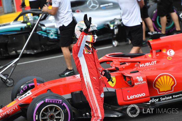 Sebastian Vettel, Ferrari, saluda al público tras ser tercero en la clasificación del GP de Francia