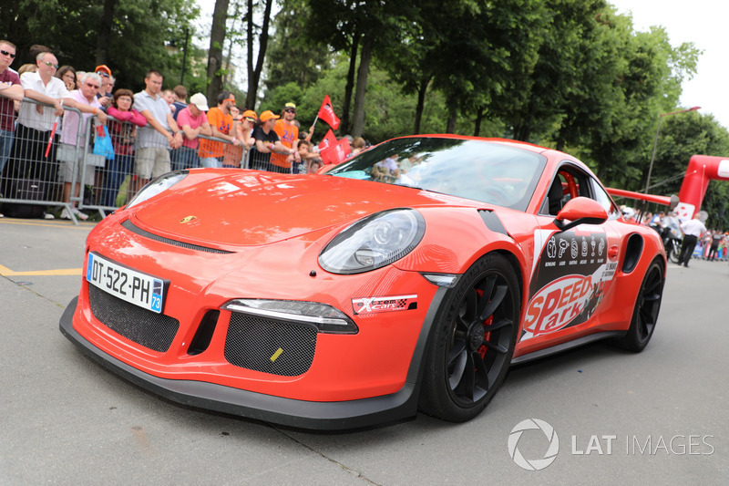 Porsche 911 car