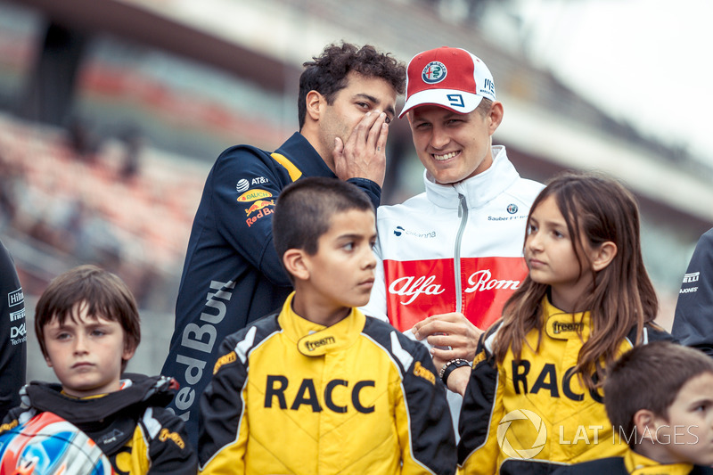 Daniel Ricciardo, Red Bull Racing and Marcus Ericsson, Sauber con jóvenes pilotos de Kart de RACC