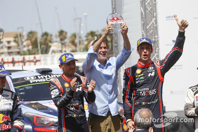 Los ganadores Thierry Neuville, Nicolas Gilsoul, Hyundai Motorsport Hyundai i20 Coupe WRC