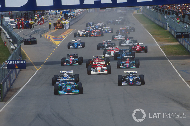 Start zum GP Australien 1994 in Adelaide: Michael Schumacher, Benetton B194, führt