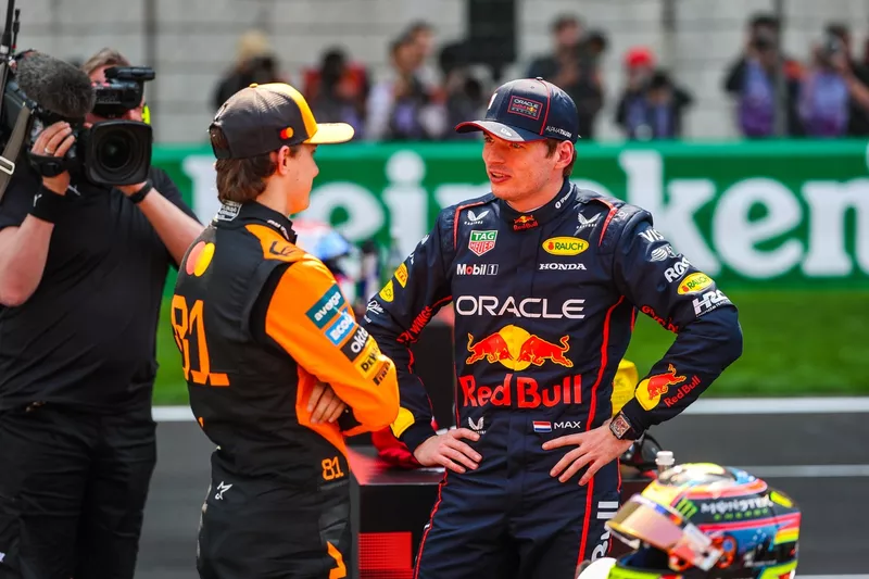 Oscar Piastri, McLaren, Max Verstappen, Red Bull Racing