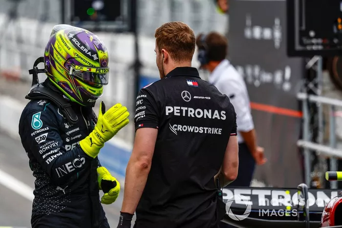 Lewis Hamilton, Mercedes-AMG F1 Team, en Parc Ferme tras la clasificación