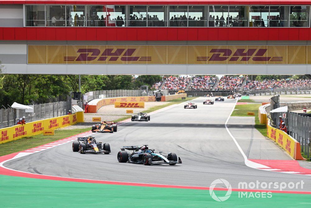 George Russell, Mercedes F1 W15, Max Verstappen, Red Bull Racing RB20 