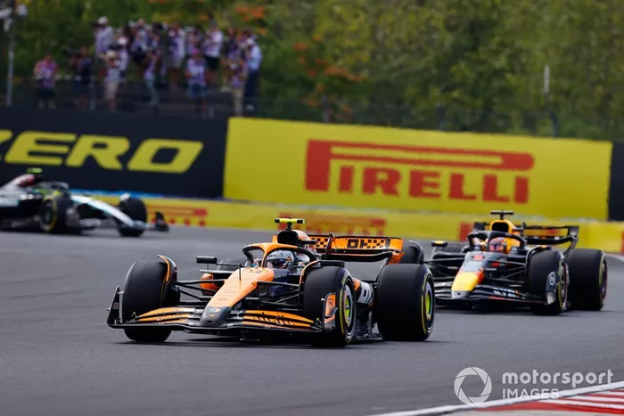 Lando Norris, McLaren MCL38, Max Verstappen, Red Bull Racing RB20