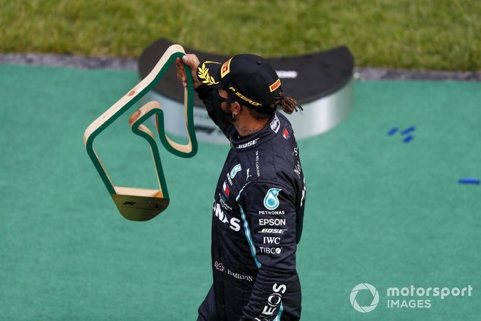 Podio: ganador de la carrera Lewis Hamilton, Mercedes-AMG Petronas F1