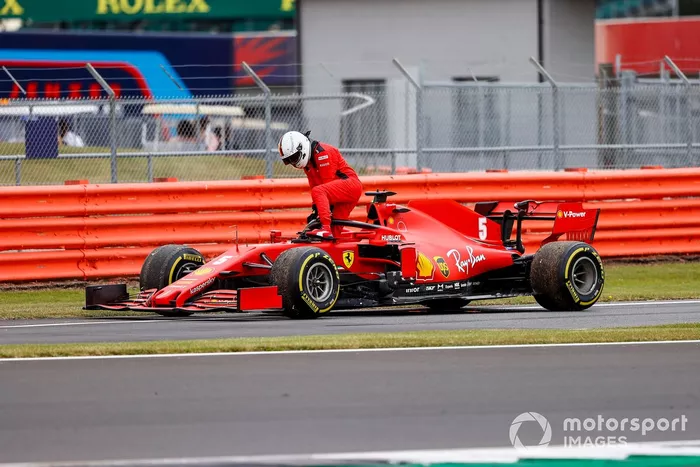 Sebastian Vettel, Ferrari SF1000 se retira de la práctica tras un fallo en el monoplaza