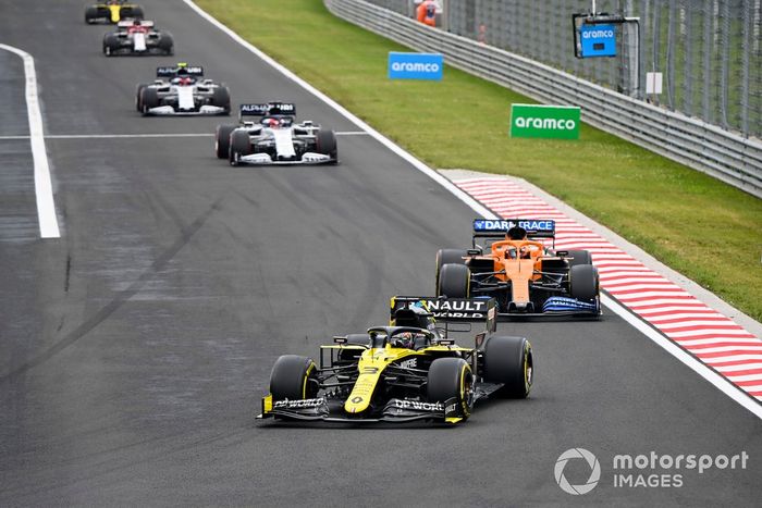 Daniel Ricciardo, Renault F1 Team R.S.20, Carlos Sainz Jr., McLaren MCL35, Daniil Kvyat, AlphaTauri AT01, Pierre Gasly, AlphaTauri AT01