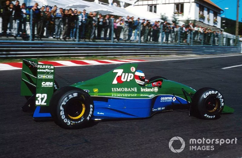 美しきF1マシン：「シューマッハー最初のF1。シェイプもカラーリングも