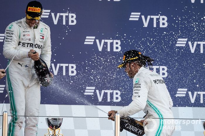 Podio: ganador Lewis Hamilton, Mercedes AMG F, segundo lugar Valtteri Bottas, Mercedes AMG F1