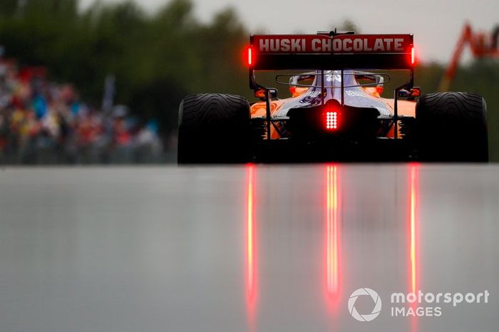 Sainz tuvo algo que decir a los comisarios