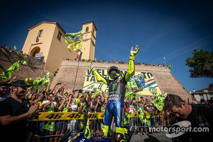 Valentino Rossi, Yamaha Factory Racing con la afición