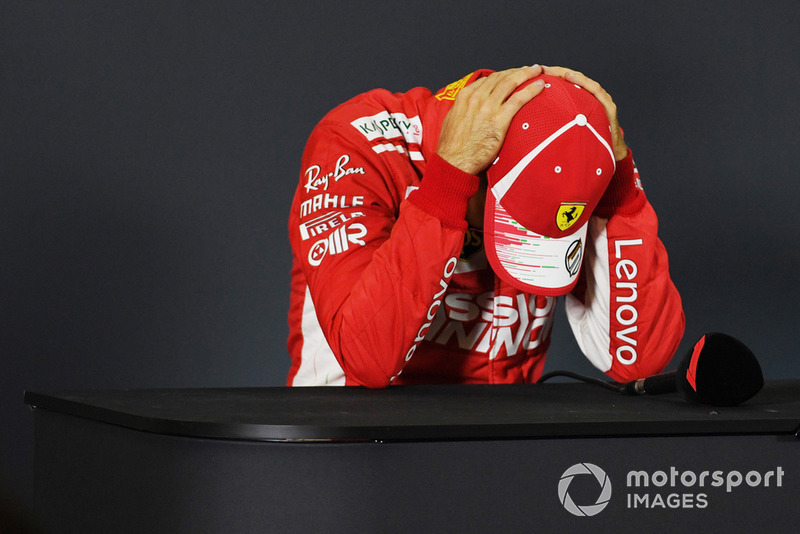Sebastian Vettel: "É um momento horrível. Três vezes na minha vida eu tive esse tipo de decepção quando você percebe que um dia você não pode mais ganhar o campeonato e esses não são dias felizes.”