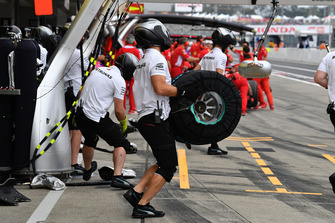 Mercedes AMG F1 mechanic and Pirelli tyre