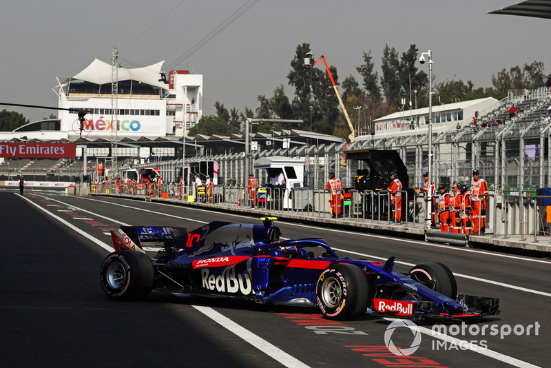 Pierre Gasly, Scuderia Toro Rosso STR13, dans les stands