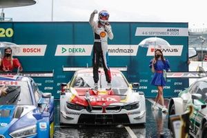 Race winner Sheldon van der Linde, BMW Team RBM