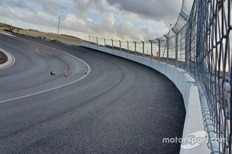 La curva peraltada de Zandvoort  (las fotos son de la curva 3, la curva final también es peraltada)