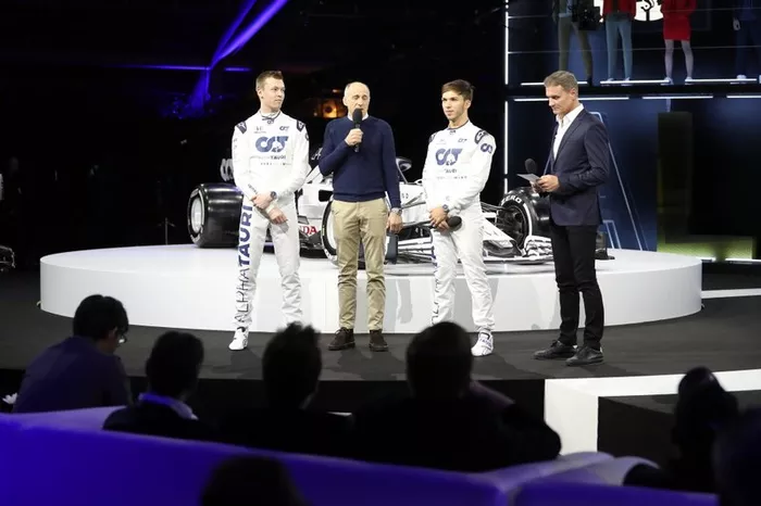 Daniil Kvyat, AlphaTauri, Franz Tost, Jefe de equipo de la Scuderia AlphaTauri, Pierre Gasly, AlphaTauri, David Coulthard