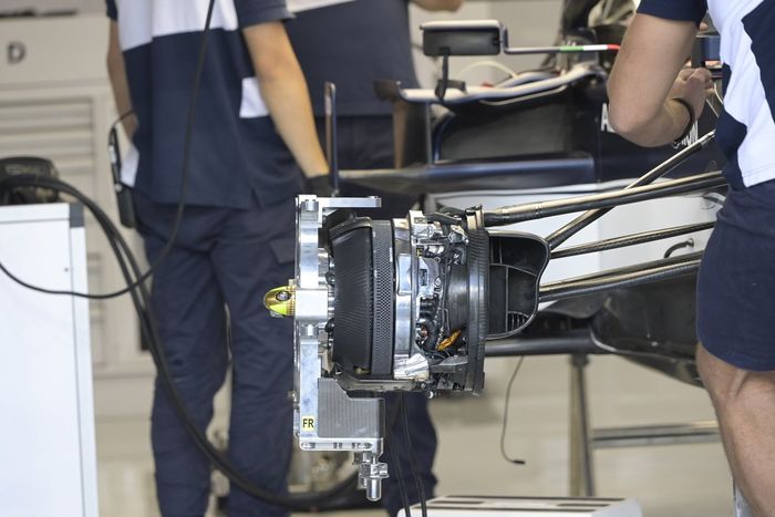 Detalle del freno delantero del AlphaTauri AT02