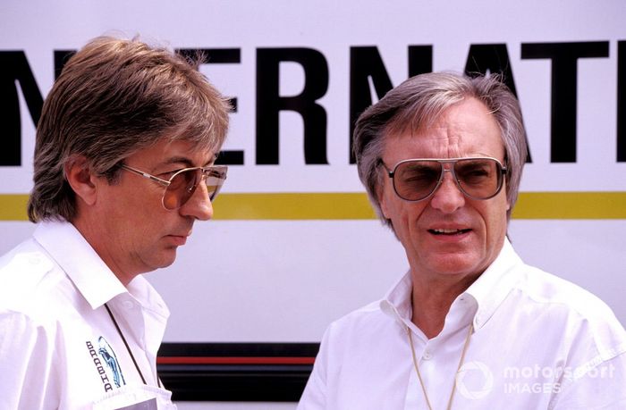 Bernie Ecclestone, presidente de la FOM, con Herbie Blash, director del equipo Brabham