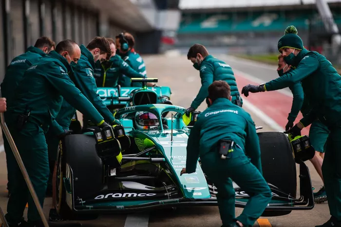 Sebastian Vettel, Aston Martin AMR22   