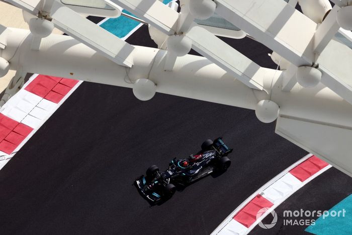 George Russell, Mercedes W10 adaptado (muleto) con los Pirelli de 18 pulgadas 