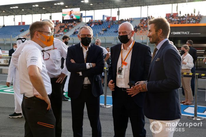 David Beckham y Andreas Seidl, director del equipo McLaren
