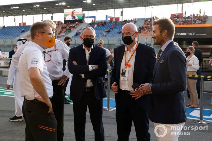 David Beckham y Andreas Seidl, director del equipo McLaren 