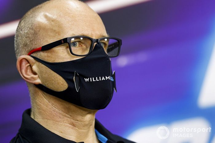 Simon Roberts, director del equipo en funciones, Williams Racing en la conferencia de prensa 