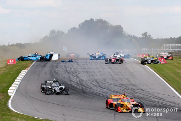 Accidente de Ryan Hunter-Reay, Andretti Autosport Honda, Sebastien Bourdais, A.J. Foyt Enterprises Chevrolet