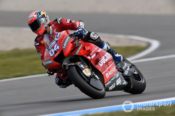 #04 Andrea Dovizioso (sin los logos de Mission Winnow, con Ducati en el lateral)