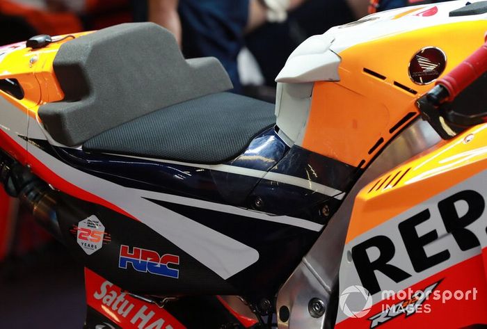 Jorge Lorenzo, Repsol Honda Team's Honda new tank wings 