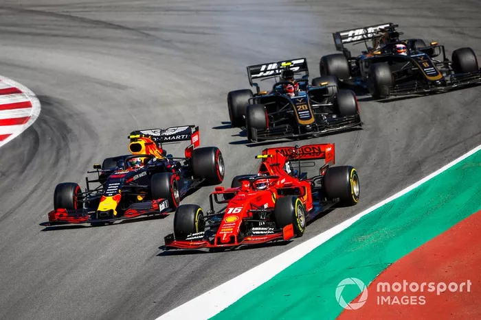 Charles Leclerc, Ferrari SF90, Pierre Gasly, Red Bull Racing RB15, Kevin Magnussen, Haas F1 Team VF-19 y Romain Grosjean, Haas F1 Team VF-19 battle 