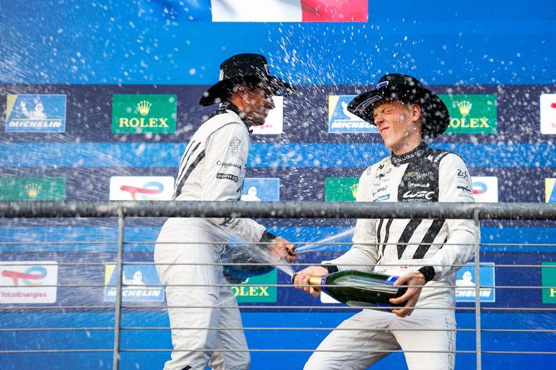 #94 Peugeot Totalenergies Peugeot 9X8: Loic Duval, Malthe Jakobsen, Stoffel Vandoorne