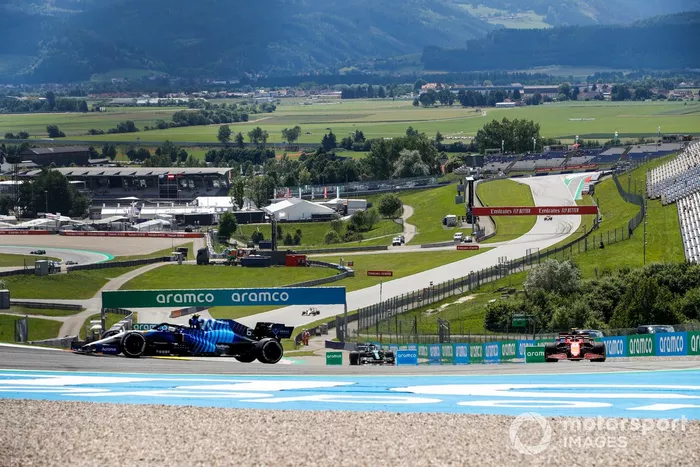 Nicholas Latifi, Williams FW43B, Carlos Sainz, Ferrari SF21