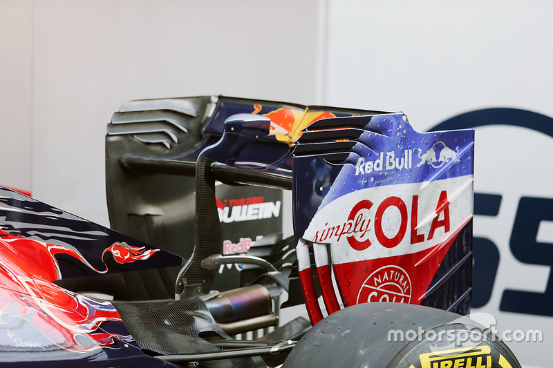 The Scuderia Toro Rosso STR11 rear wing