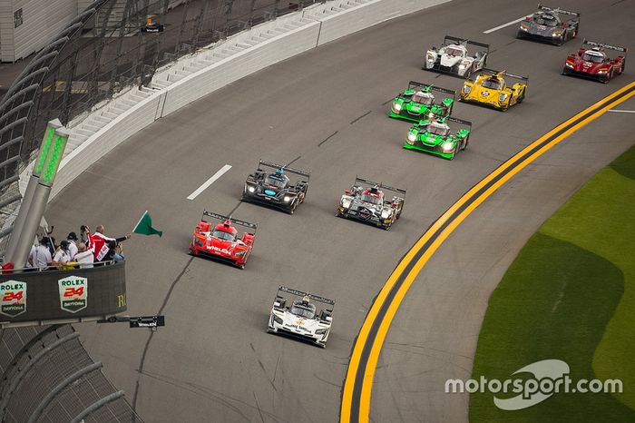 Salida: #5 Action Express Racing Cadillac DPi: Joao Barbosa, Christian Fittipaldi, Filipe Albuquerque leads