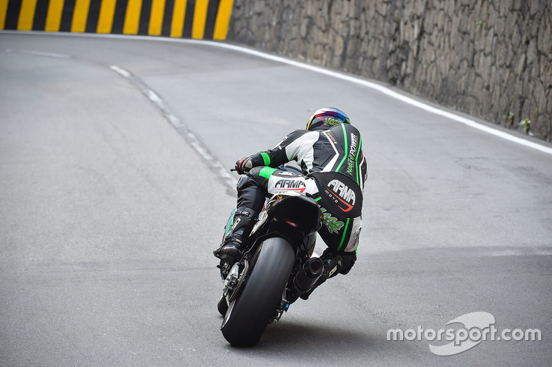 Daniel Hegarty, Kawasaki