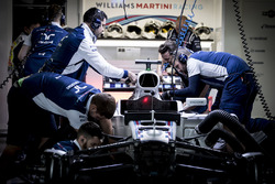 Williams engineers work on the car of Felipe Massa, Williams FW40